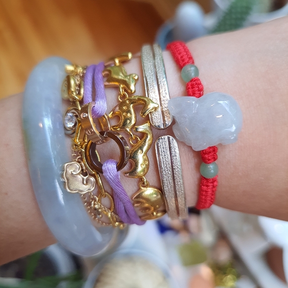 Natural Pig Jadeite Jade Red String Bracelet - Picture 11 of 11